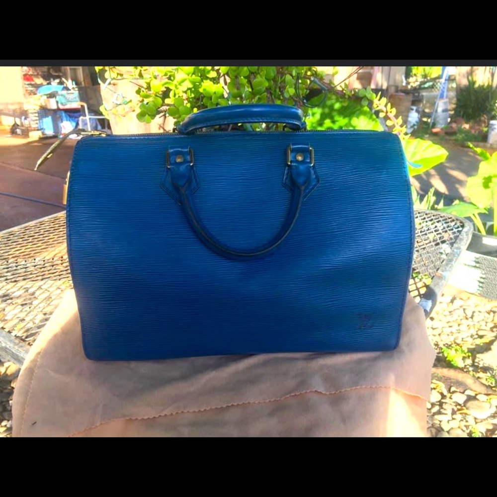 Authentic LV epi leather in speedy 30. - Picture 2 of 7